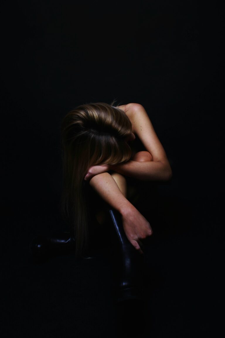 Защо понякога се чувстваме „откъснати“ от тялото си