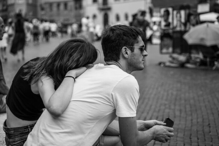 Как да поддържаш стабилна връзка по време на стресови периоди