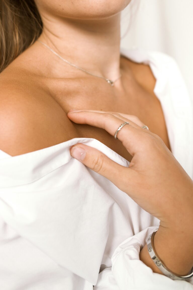 Интимни продукти за чувствителна кожа: какво да избираш и какво да избягваш